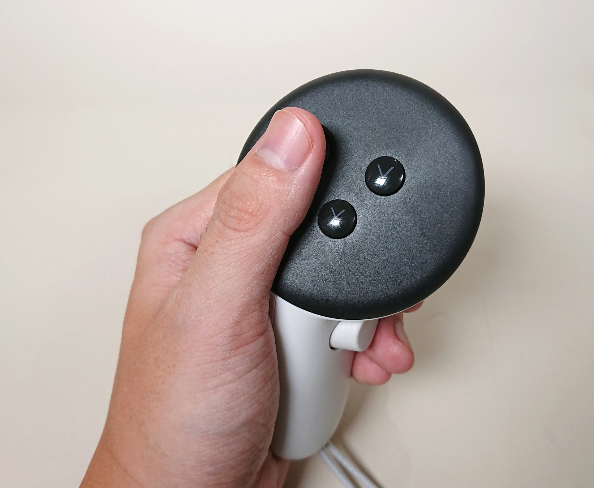 届きやすい自然な位置にボタンが配置されている