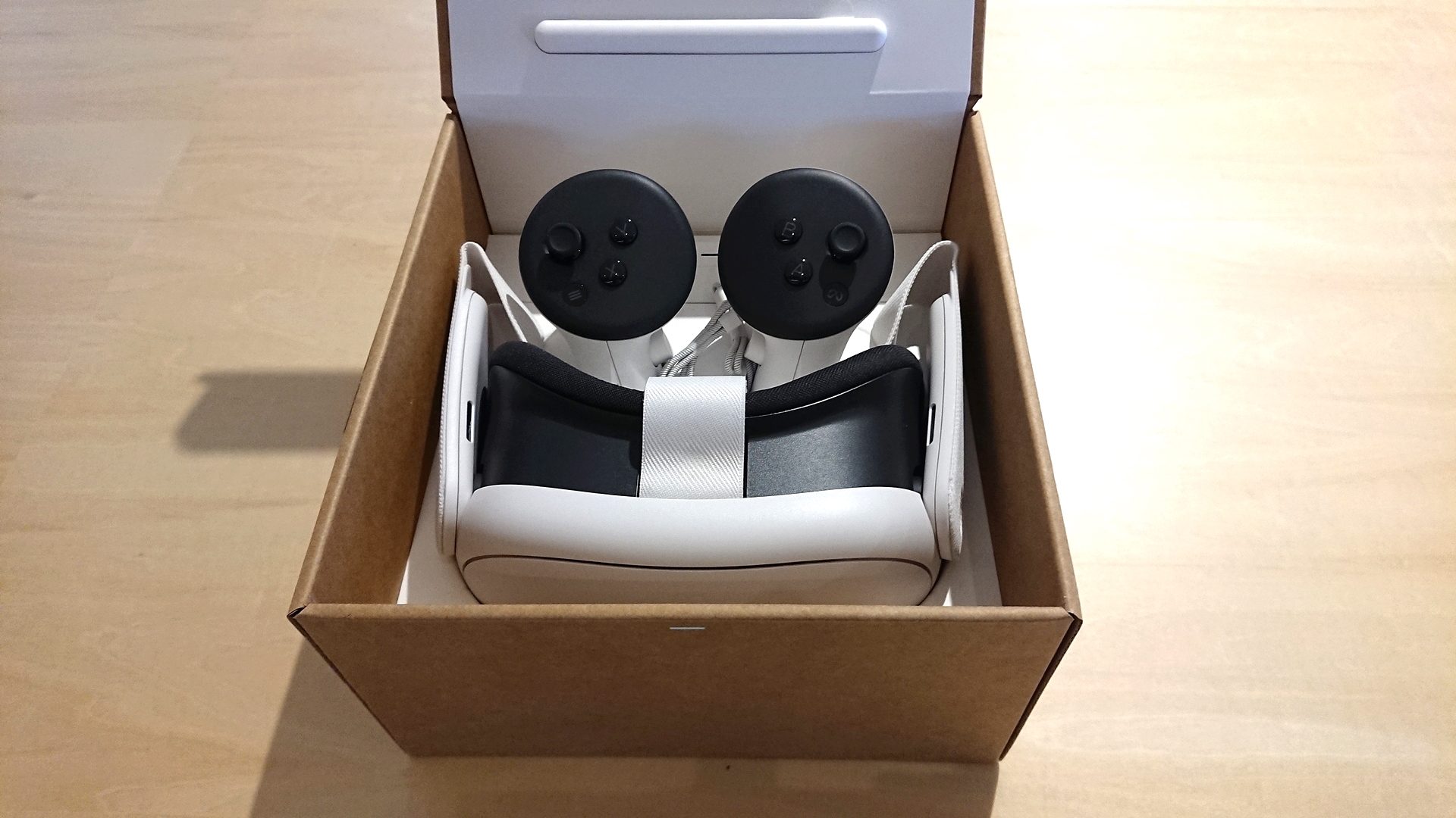 格納された「Meta Quest 3」