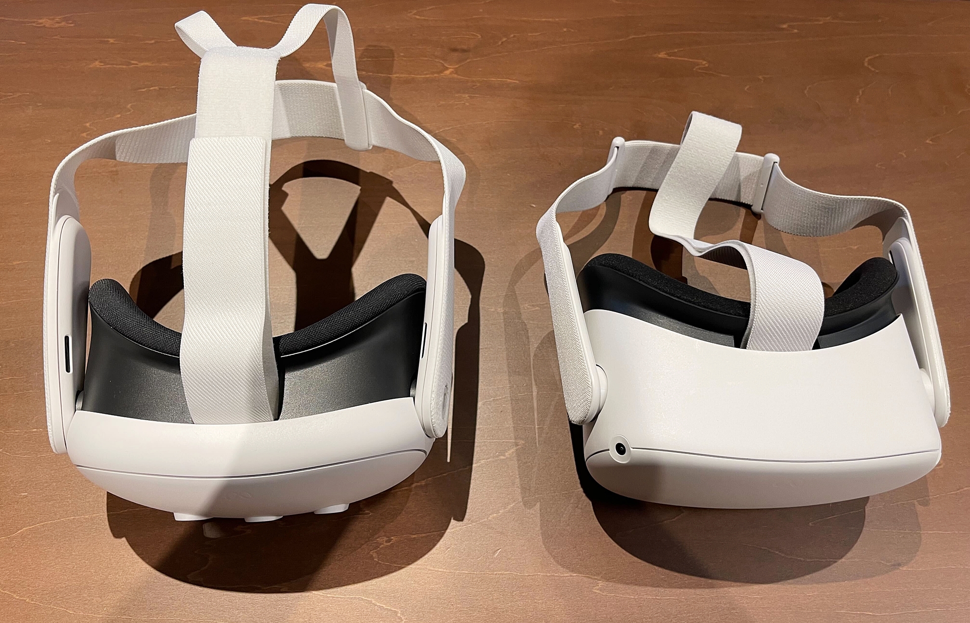 「Quest3」（左）と「Quest2」（右）の比較