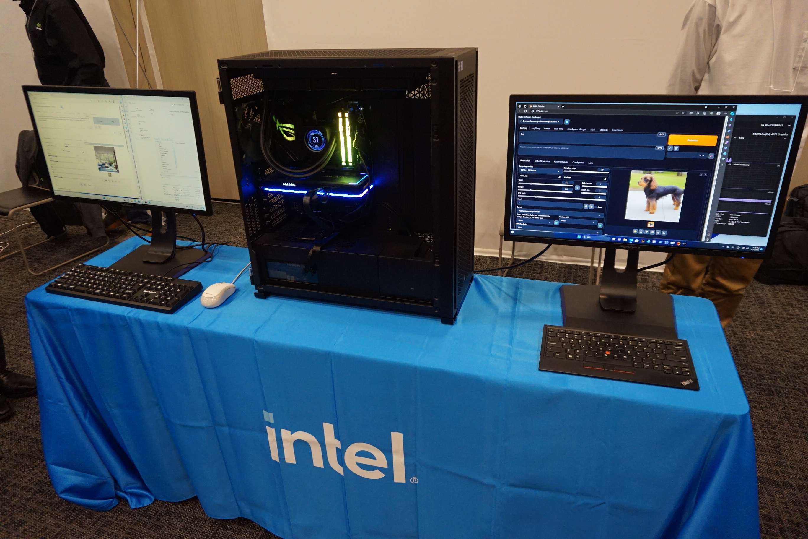Intelもブースを出展。第14世代CoreプロセッサーとIntel Arc A770搭載ビデオカードを搭載したPCでStable Diffusionをデモ。「リーズナブルな構成で生成AIが利用できる」とアピールしていた。
