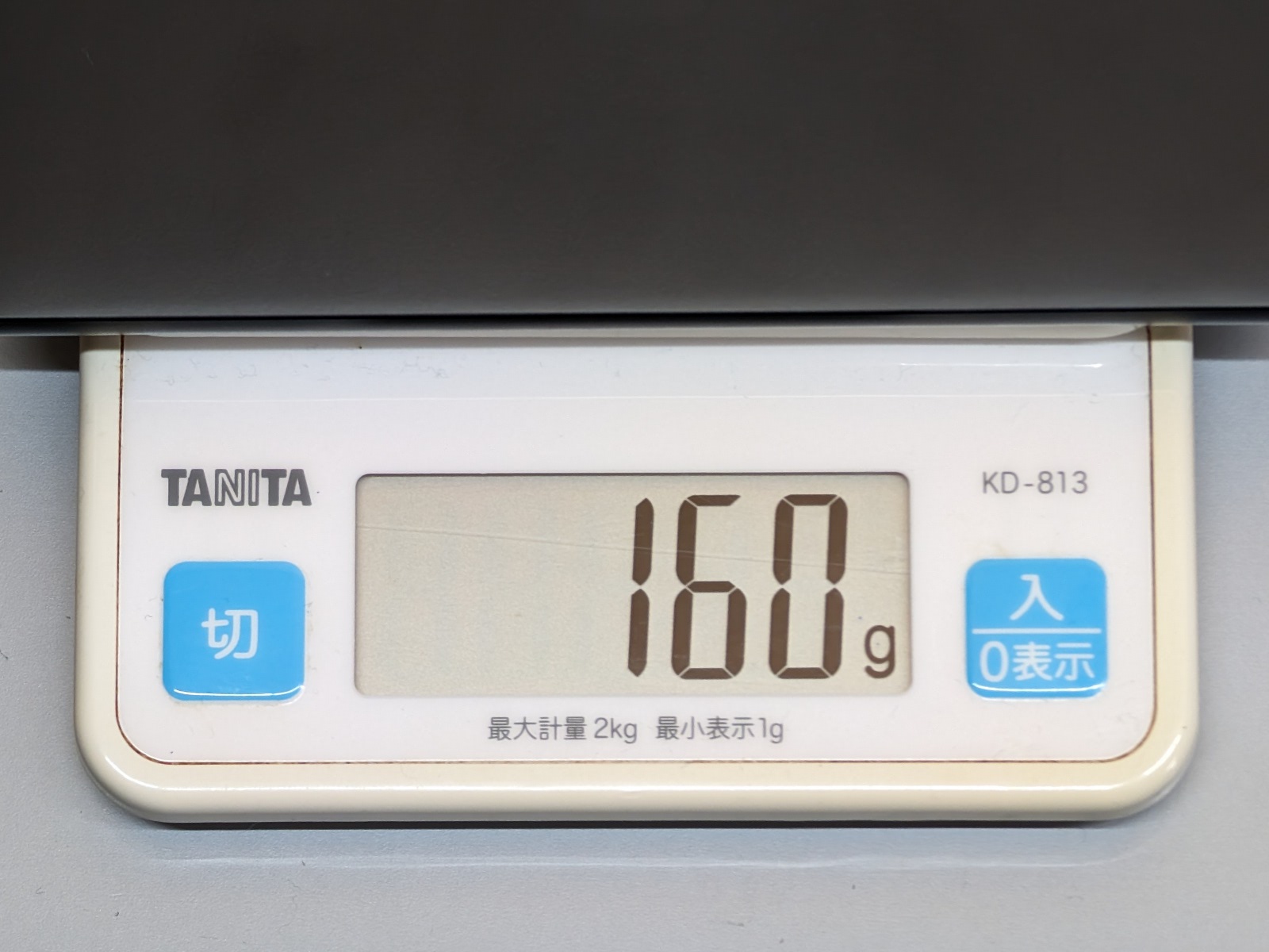 「BOOX Poke5」は実測160g。薄型ということもあり軽量だ