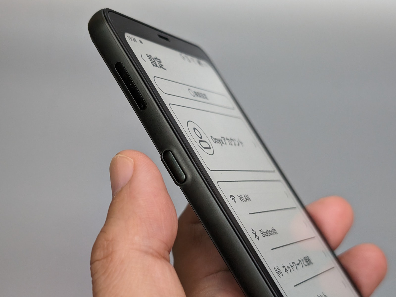 ファンクションキーは「BOOX Palma」の左側面に搭載されている