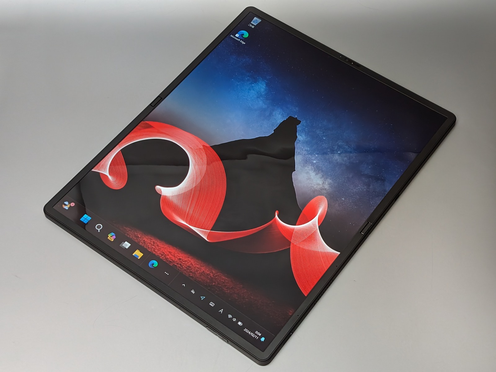 縦向きでも支障なく利用できる。インカメラはこの状態で上部に配置される