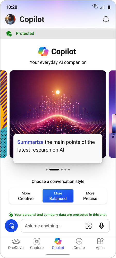 「Microsoft 365」モバイル アプリのホーム画面。画面中央下部のメニューに［Copilot］アイコンが表示される。