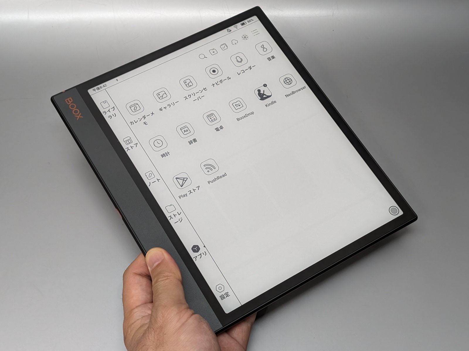 「BOOX NoteAir3」。Android採用のモノクロE Inkタブレットで、画面サイズは10.3型