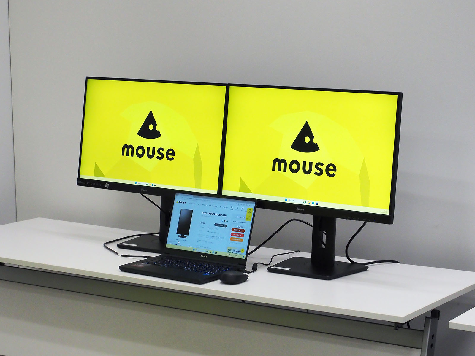 マルチディスプレイで横に並べる際はベゼル幅が狭いものほど違和感少なく使える