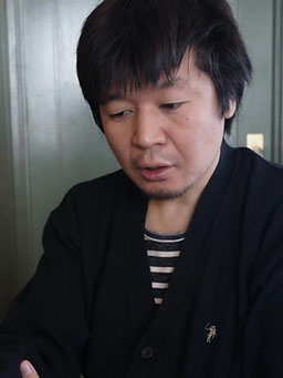 安倍吉俊氏。代表作は『灰羽連盟』『リューシカ・リューシカ』『serial experiments lain』など