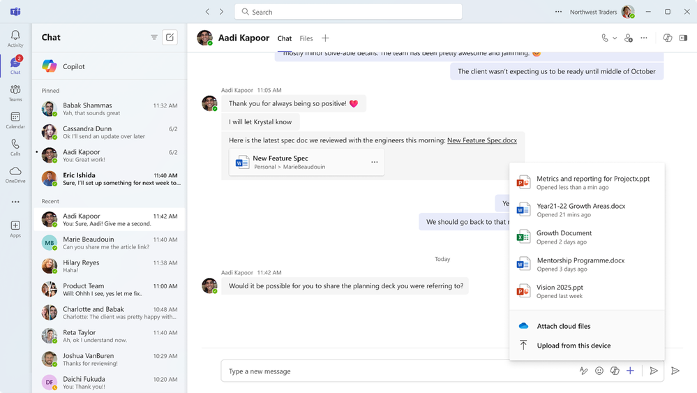 会話の内容コンテキストに基づいた添付ファイルの提案