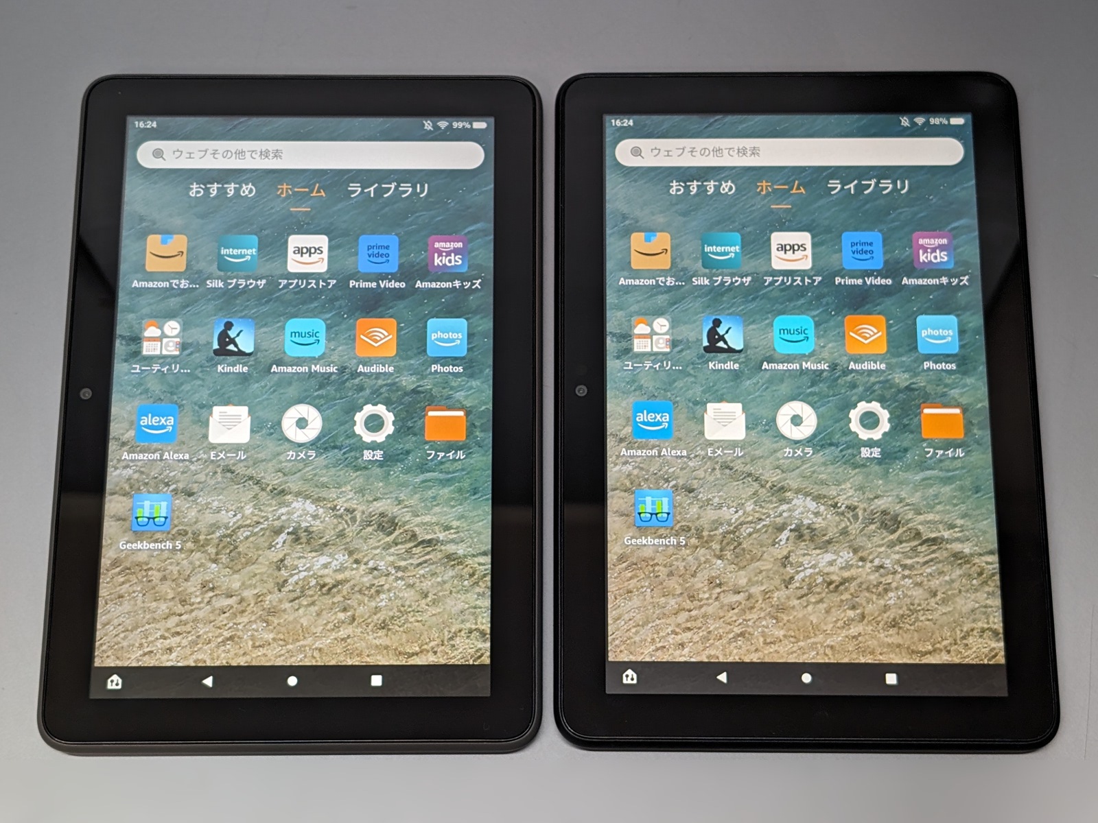 左が「Fire HD 8 Plus」、右が「Fire HD 8」。実売価格は同じ容量で2千円違いだ