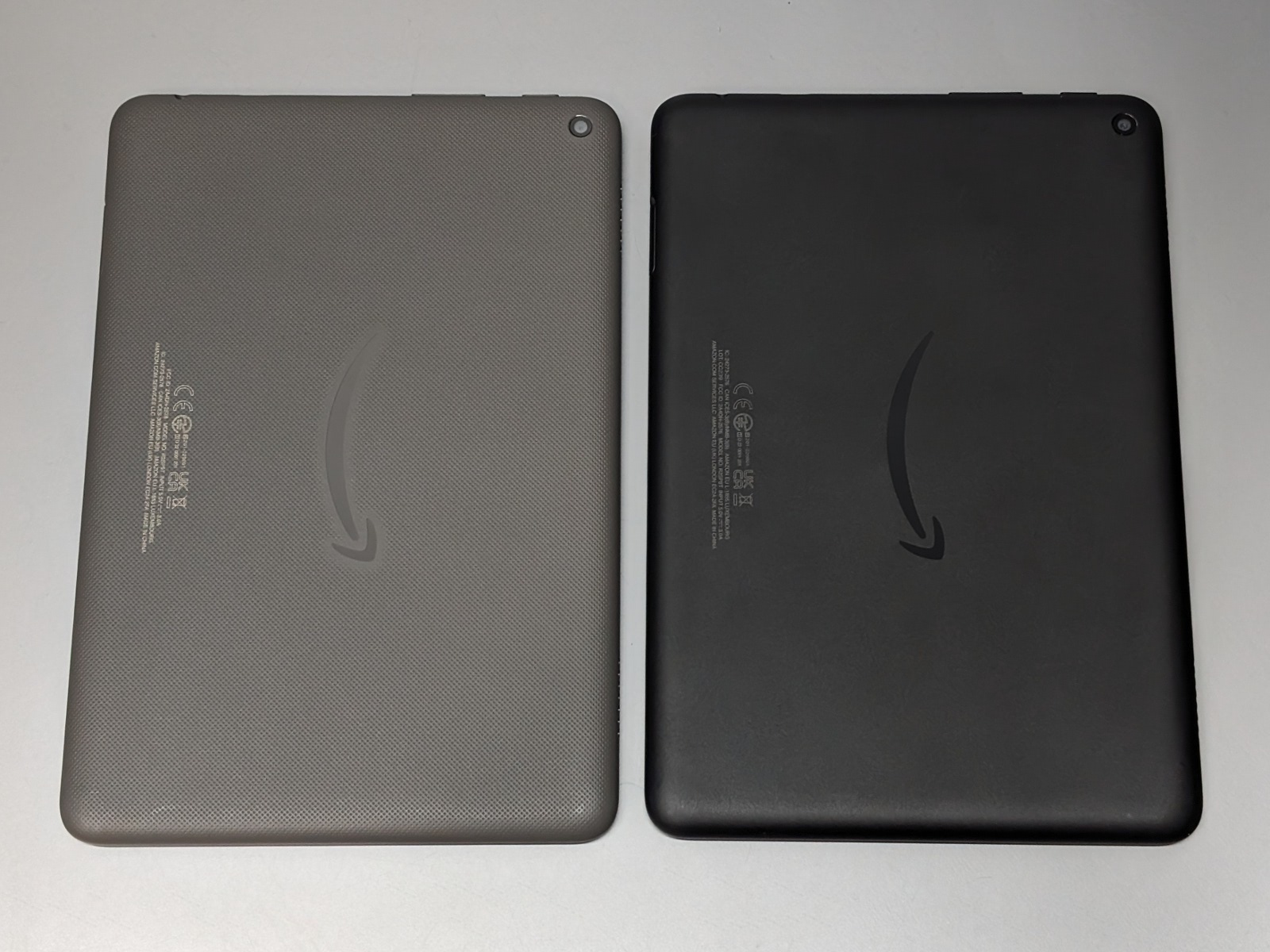 背面。カメラのスペックはかなり差があるのだが（後述）、外見ではそうした違いはわからない