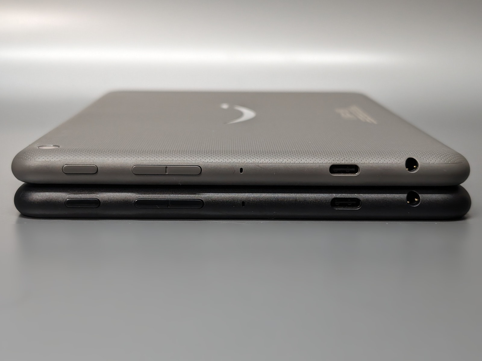 ポート配置は両製品ともに同じだ