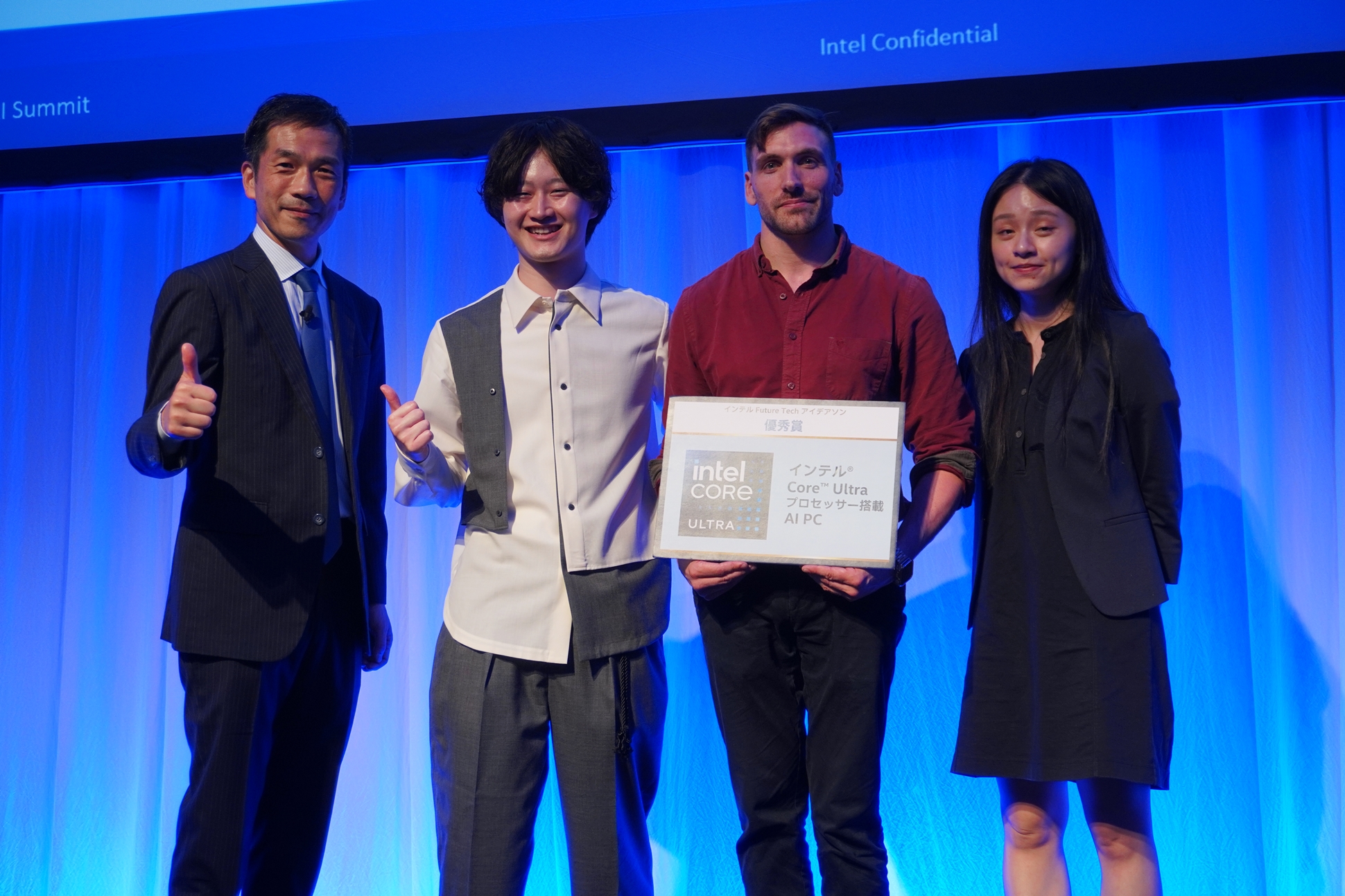 優秀賞に輝いた「AI Intern」チーム（画像左は、プレゼンターを務めたインテル（株）技術本部 部長 工学博士の安生健一朗氏）