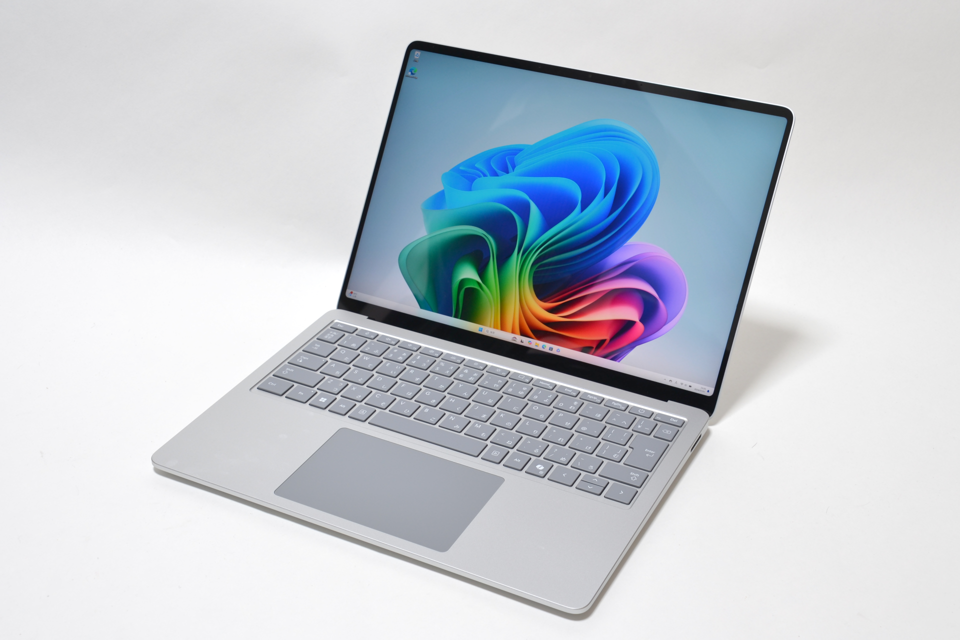 「Surface Laptop 13.8インチ（第7世代）」でゲームをプレイ