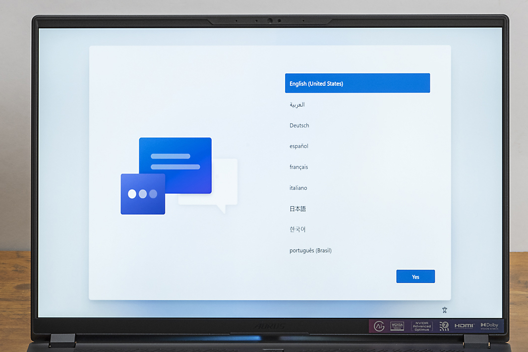 超スリムベゼルのディスプレイが目を引く。