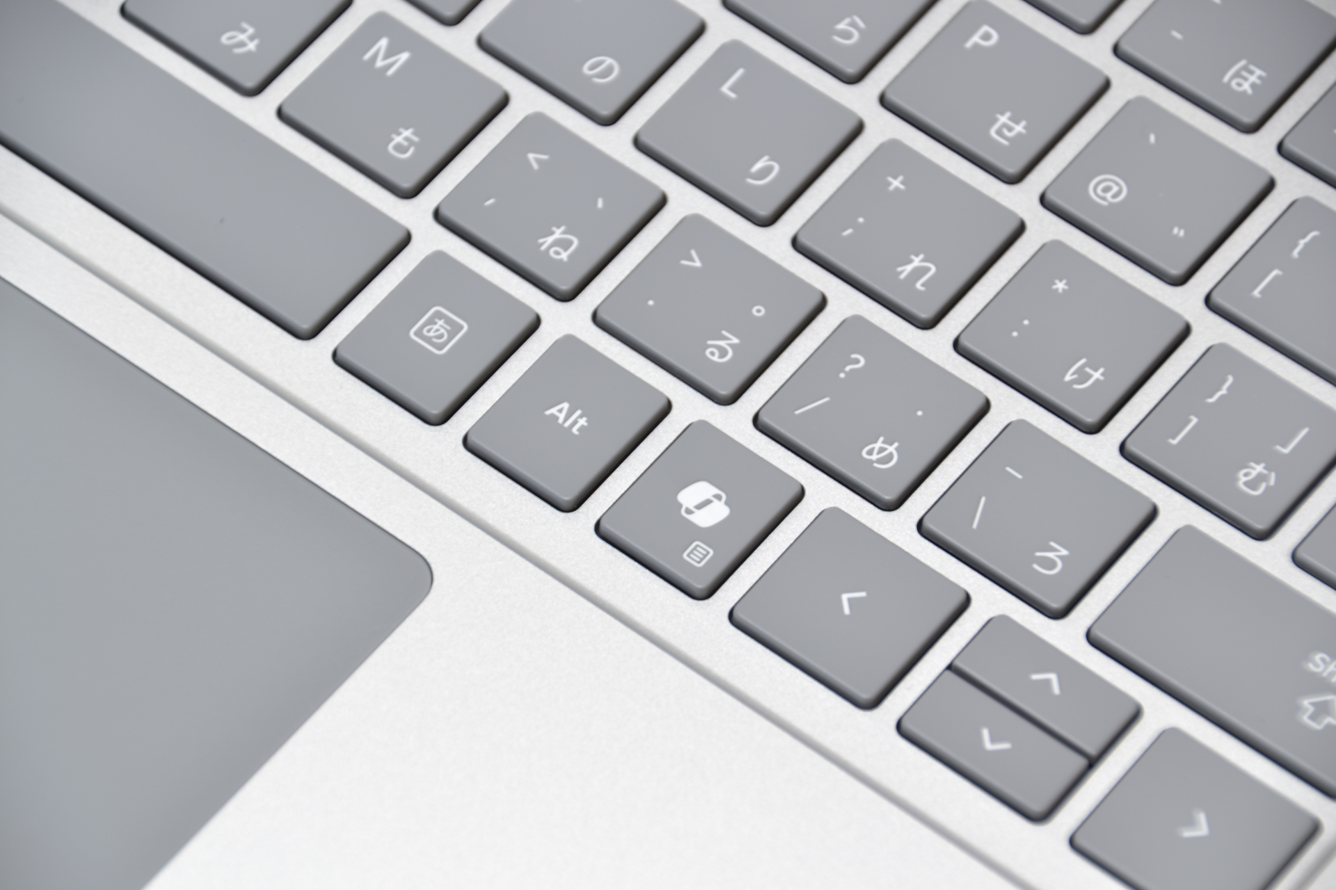 「Surface Laptop 13.8インチ（第7世代）」に搭載された［Copilot］キー。［アプリケーション］キーと統合されており、［Fn］キーで使い分けられる