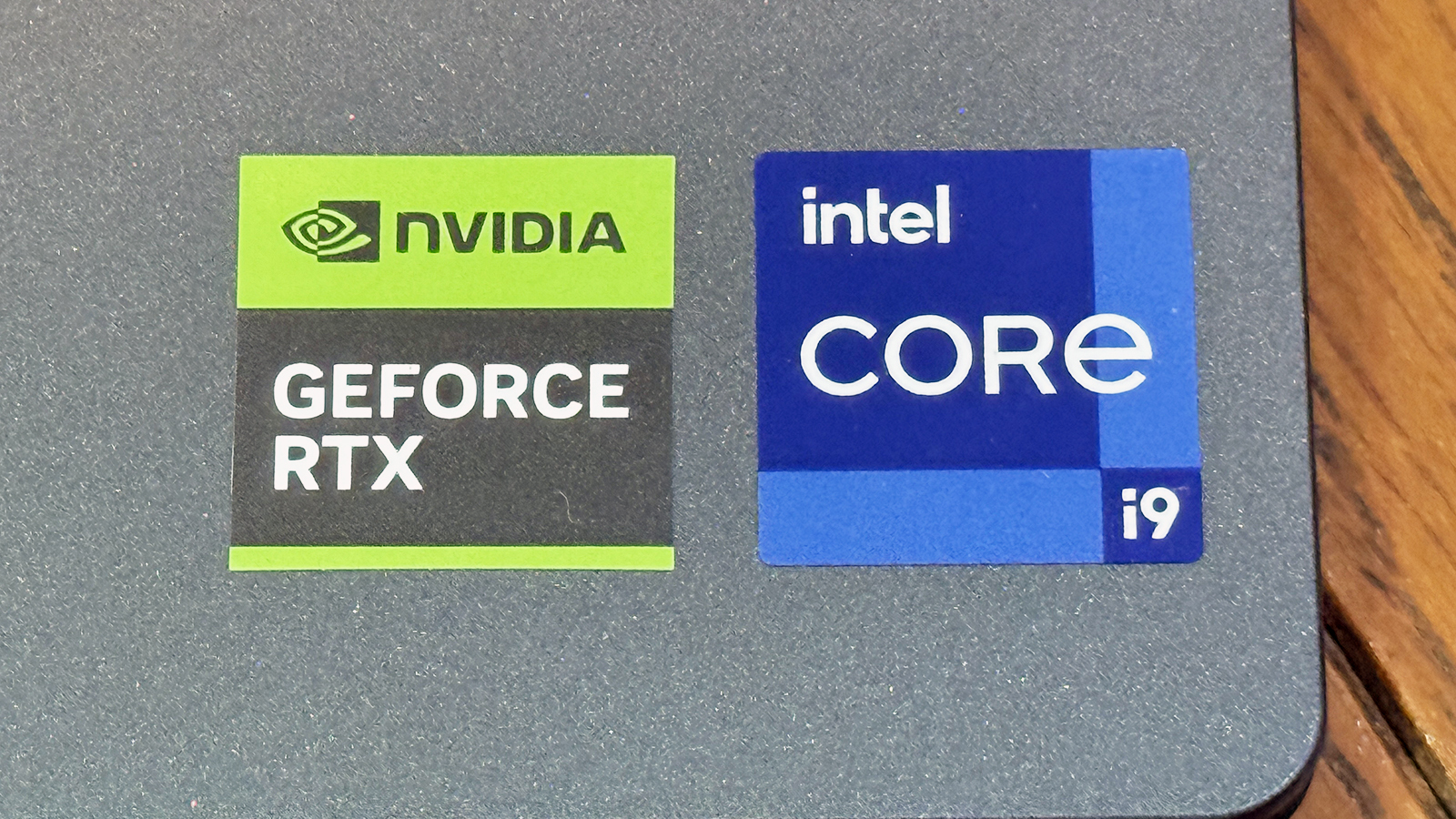 GeForce RTXとCore i9のエンブレム