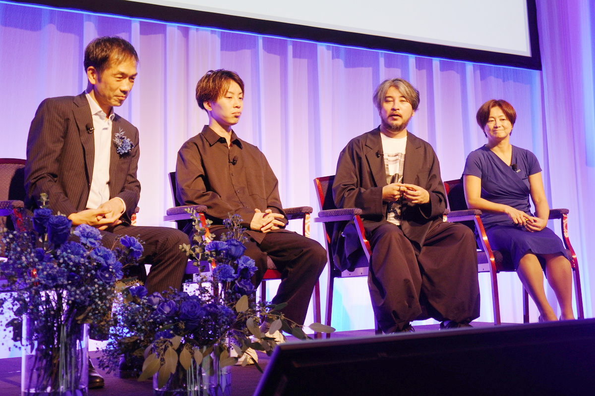 右から、インテル株式会社の上野晶子氏（執行役員 マーケティング本部 本部長）、株式会社ティーアンドエスの稲葉繫樹氏（代表取締役社長 THINK AND SENSE部 プロデューサー）、株式会社D2C IDの田中誠也氏（テクニカルディレクター）、インテル株式会社の安生健一朗氏（技術本部 部長 工学博士）
