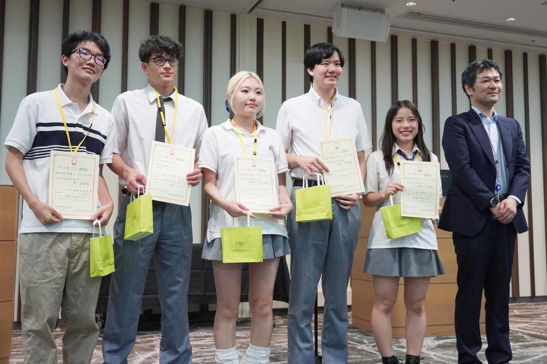 急遽追加された審査員特別賞兼マイクロソフト賞は「タムカム」を作ったPower Rangers。マイクロソフトの阪口福太郎氏から表彰された