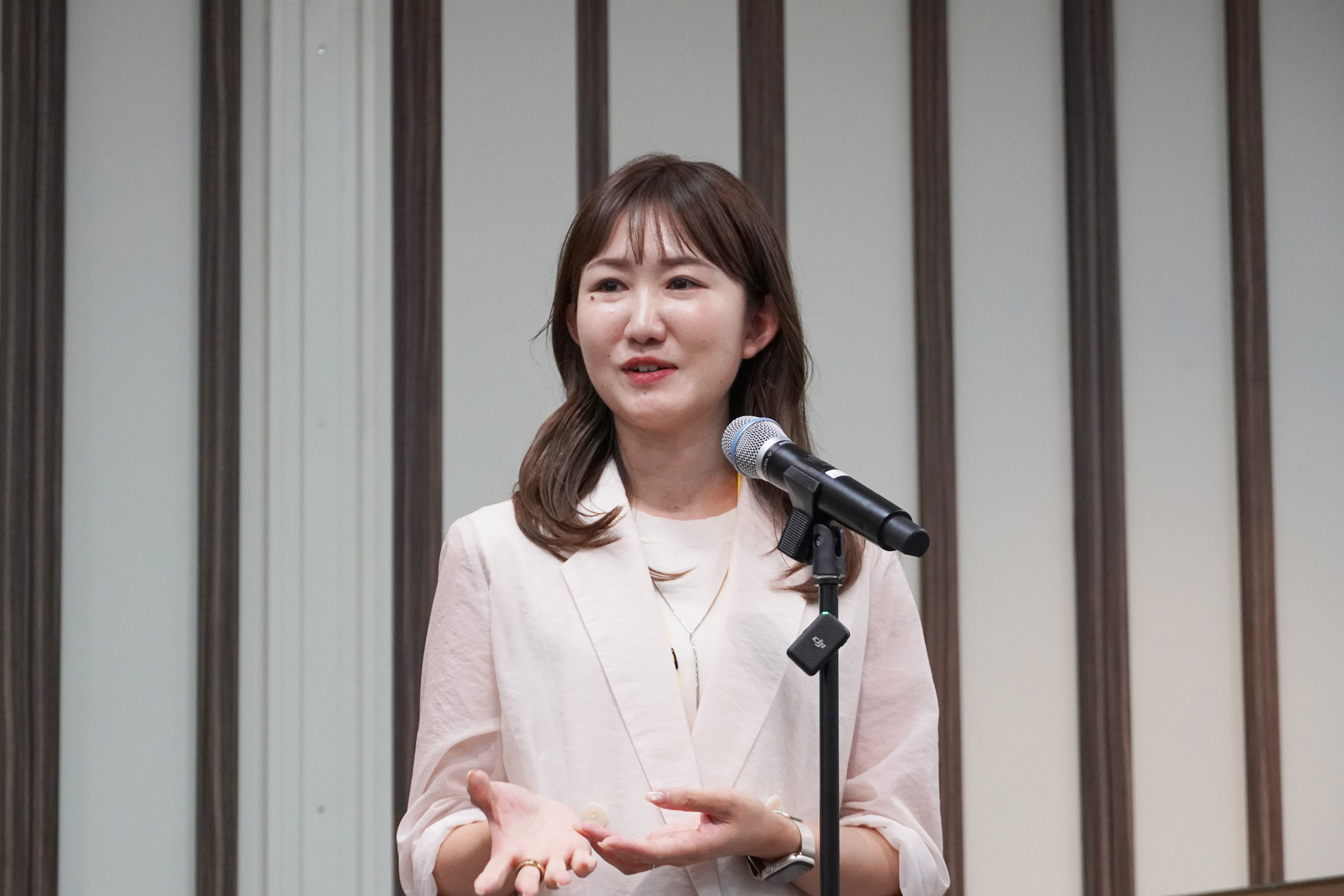 審査員の株式会社iiba代表取締役の逢澤奈菜氏