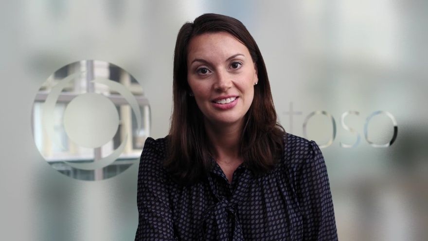 背景の透明部分でロゴを表現