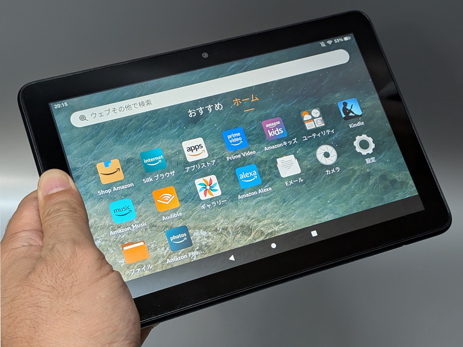 2024年発売の「メモリ3GB/ストレージ32GBモデル」。Amazonの型番は「KFRAPWI」と、前出の「Fire HD 8 Plus」となぜか同じだ