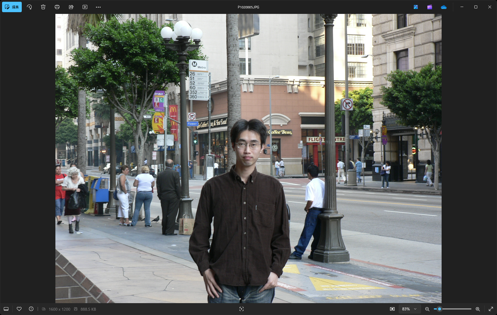 「フォト」アプリで写真を開いたところ。左上にある［編集］ボタンから編集画面を出せる