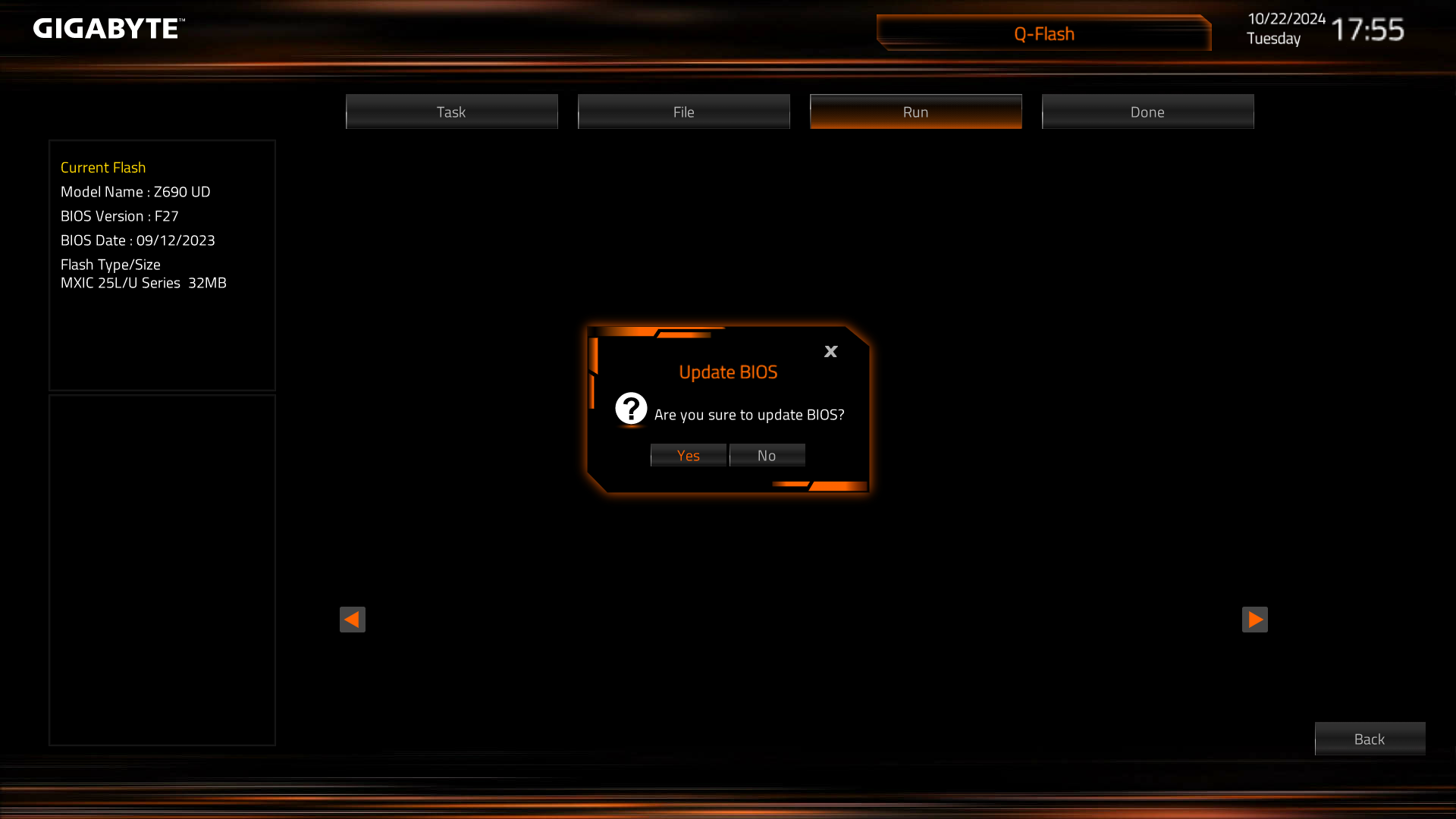 BIOSをアップデートするか問われるので、［Yes］をクリック