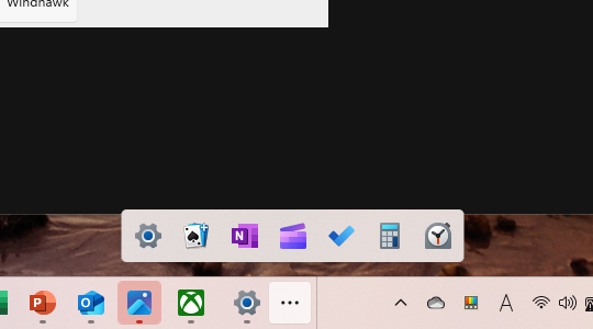 単一行タスクバーの欠点を補う「タスクバー オーバーフロー メニュー」