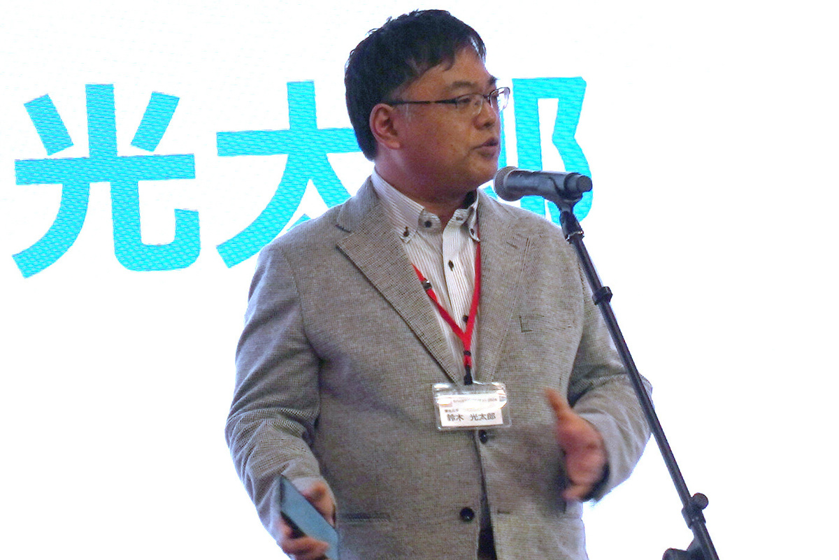 審査委員長の株式会社インプレス 窓の杜編集長 鈴木光太郎