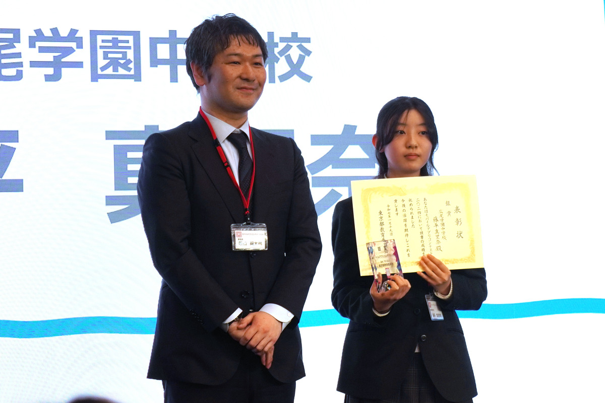 藤平真里奈さん（右）