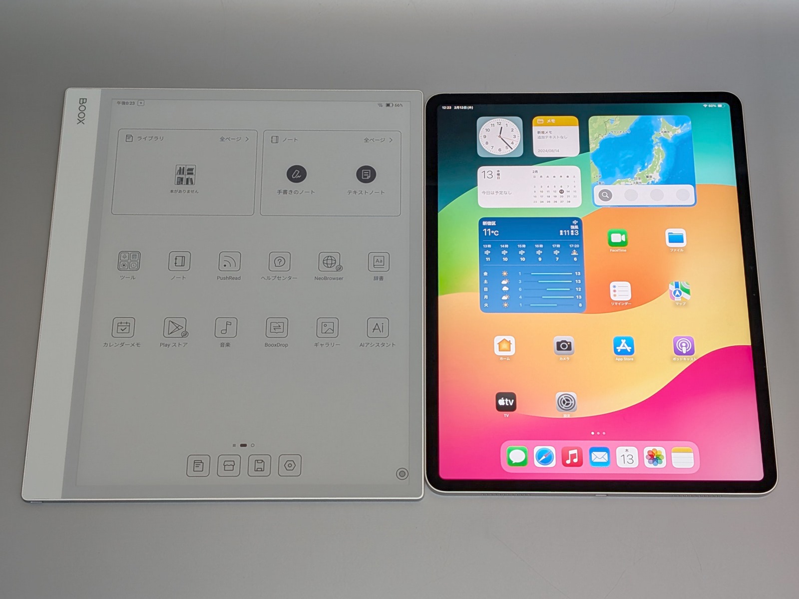 左が「BOOX NoteMax」、右が「13インチiPad Air」