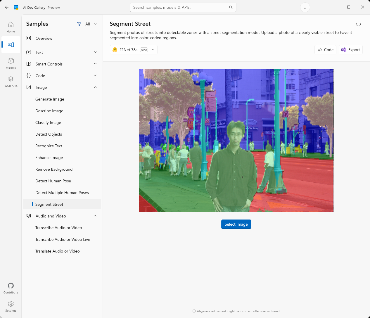 ［Segment Street］。道路が写った画像から、道路を見分けてセグメントごとに色分けする