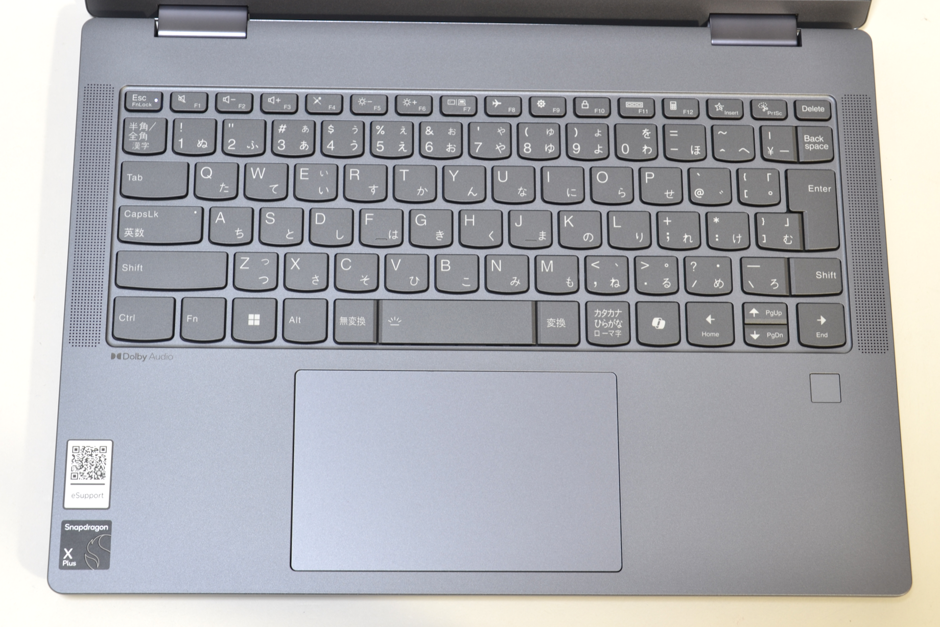 キーボードは奇をてらわず、余裕のあるレイアウト