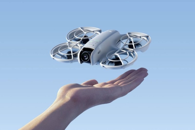 DJI Neo ドローン