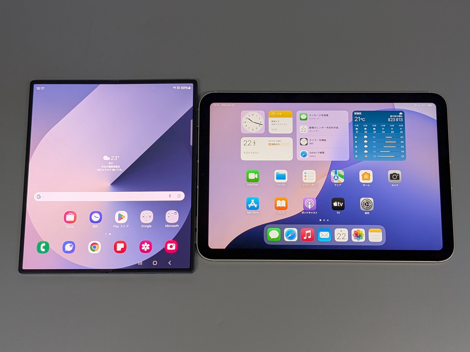 左が7.6型の「Galaxy Z Fold6」、右が8.3型の「iPad mini（A17 Pro）」