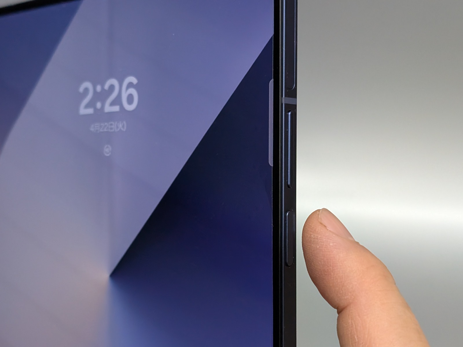 電源ボタンが指紋認証を兼ねている。これはiPad miniも同様だ