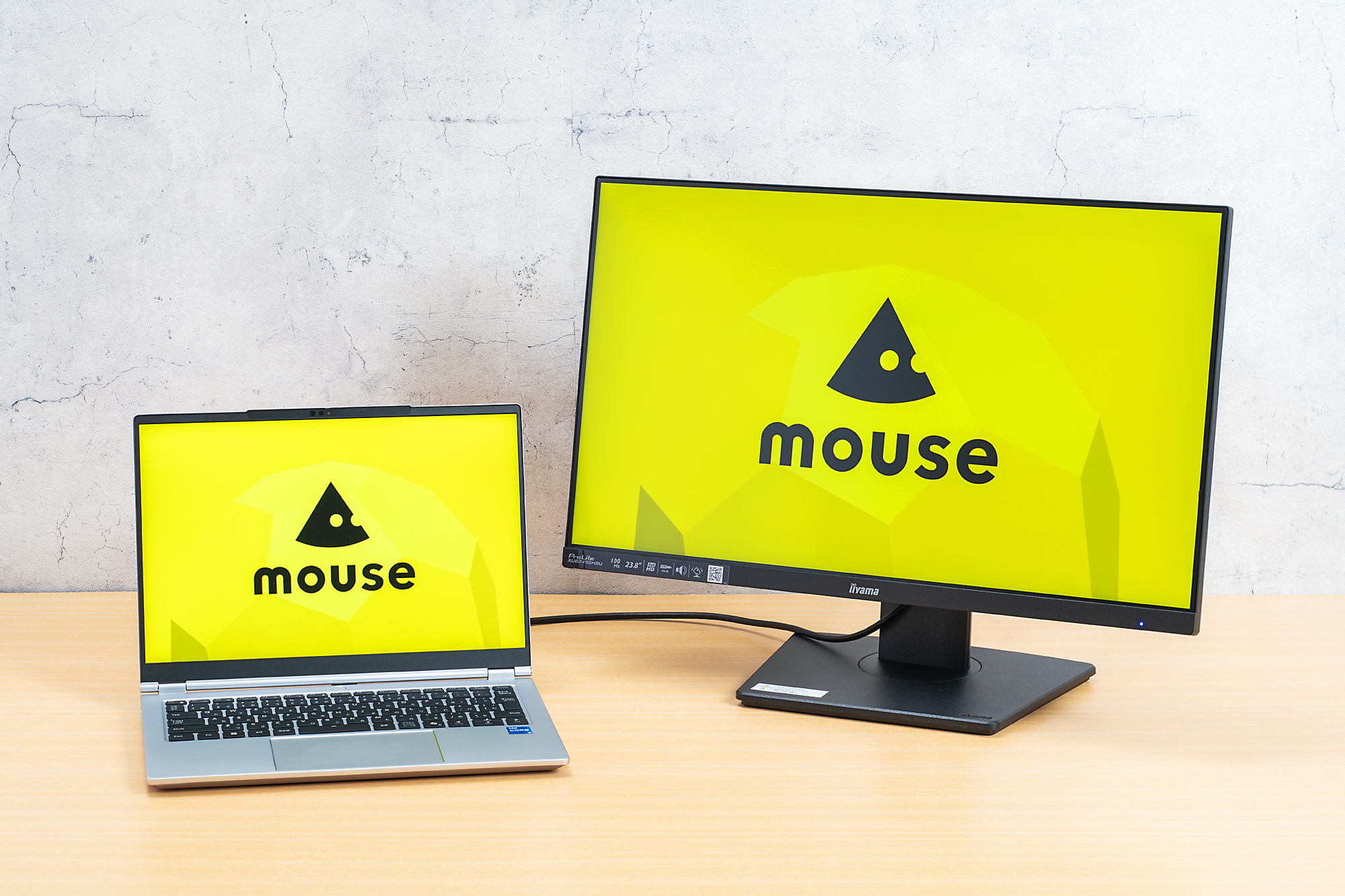 Blenderでは「画面の大きさ」も重要。ノートPCを使う場合でも、できれば外付けディスプレイを用意したい。