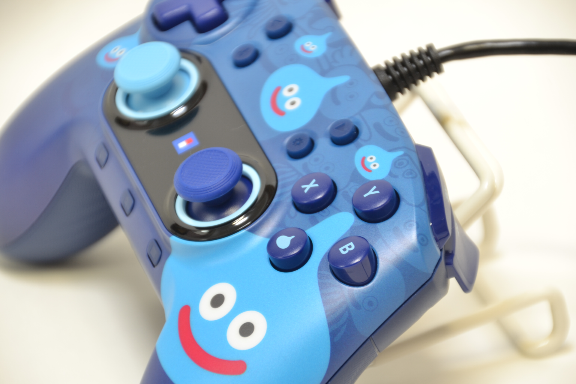 ボタンが高めに見えるがストロークは標準的