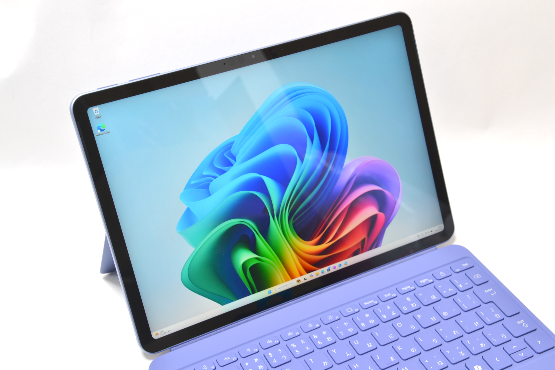 ディスプレイの色味はとても良く、12インチでフルHD以上の解像度なので高精細