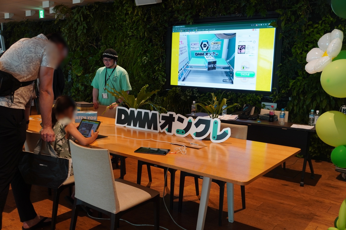 オンラインクレーンゲームの「DMMオンクレ」の展示