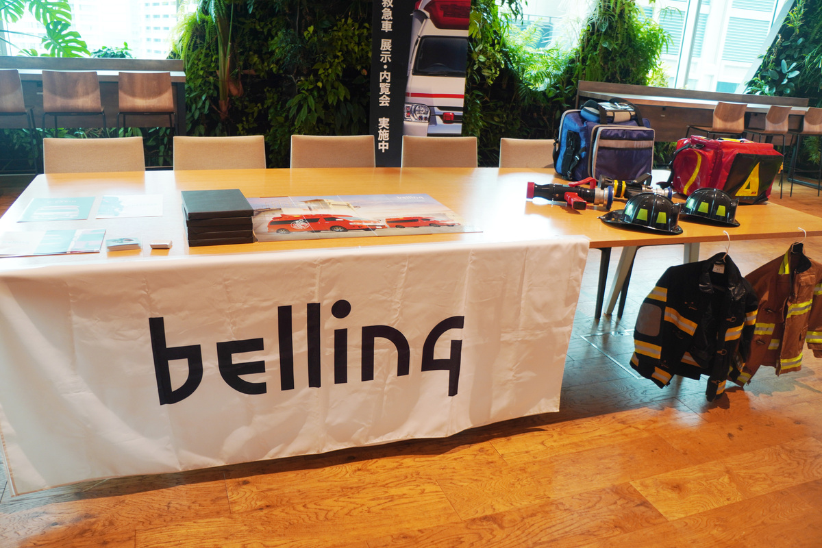 先進的な救急車・消防車を開発しているDMMグループの「株式会社ベルリング」の展示。消防士体験も実施していた