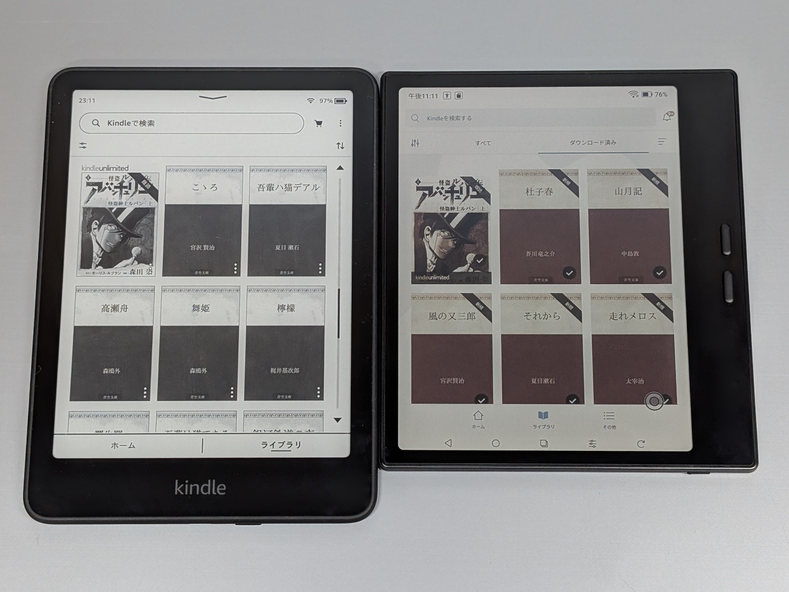 左が「Kindle Paperwhite」、右が「BOOX GoColor7Gen2」