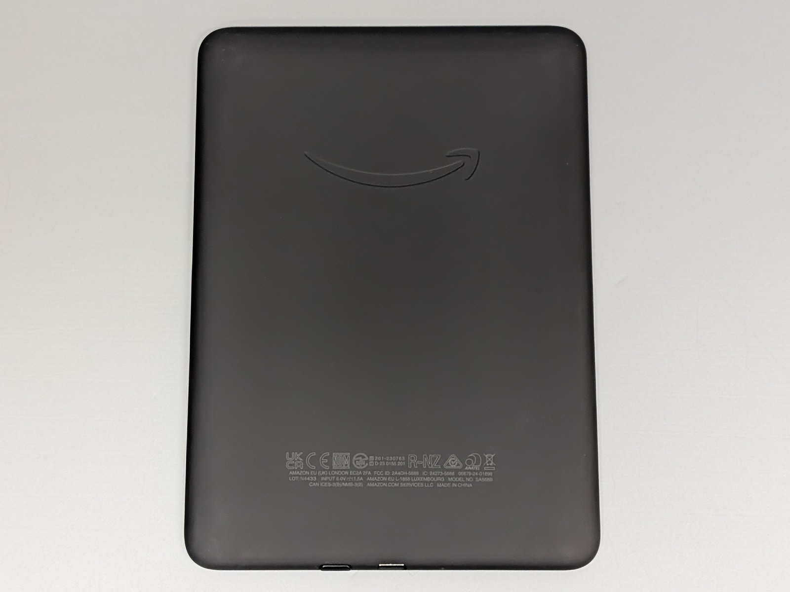 背面。滑り止め加工が施されている