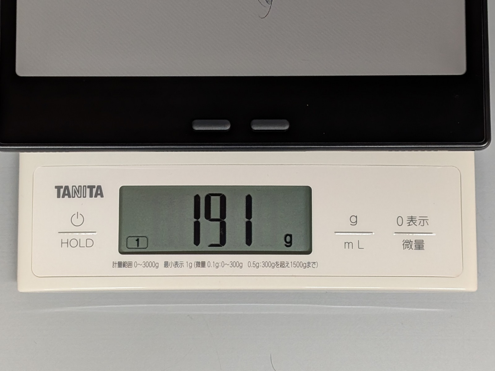BOOXは実測191gと、200gの大台を割っているのは優秀だ