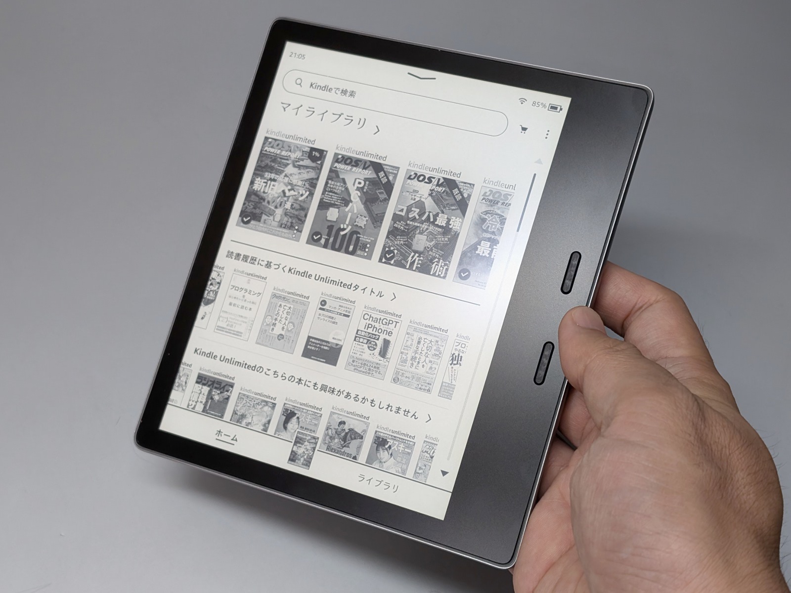 「Kindle Oasis」。ページめくりボタンにこだわる場合は「BOOX GoColor7Gen2」はよい選択肢となるが、ベースの価格がかなり上がってしまうのが難しいところ。スタイラス対応が不要であれば旧機種にあたるGen 1も候補になるだろう