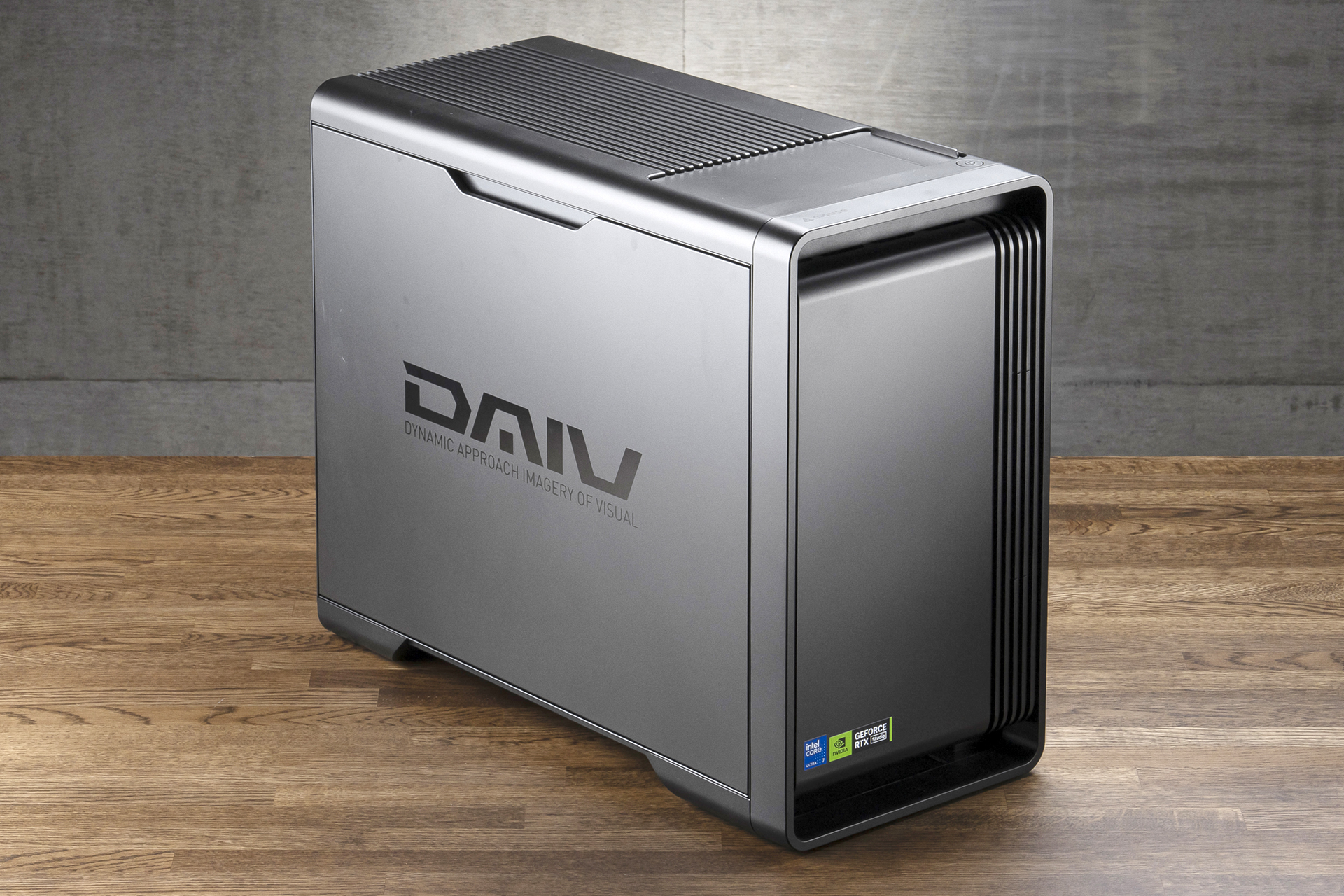 「DAIV」ブランドのミニタワー「<a href="https://www.mouse-jp.co.jp/store/g/gdaiv-kmi7g70b8afdw101dec/?utm_source=mdmr&utm_medium=content-text&utm_campaign=2508_davinci_madnmr&utm_content=pr" class="strong bn" target="_blank">DAIV KM-I7G70</a>」