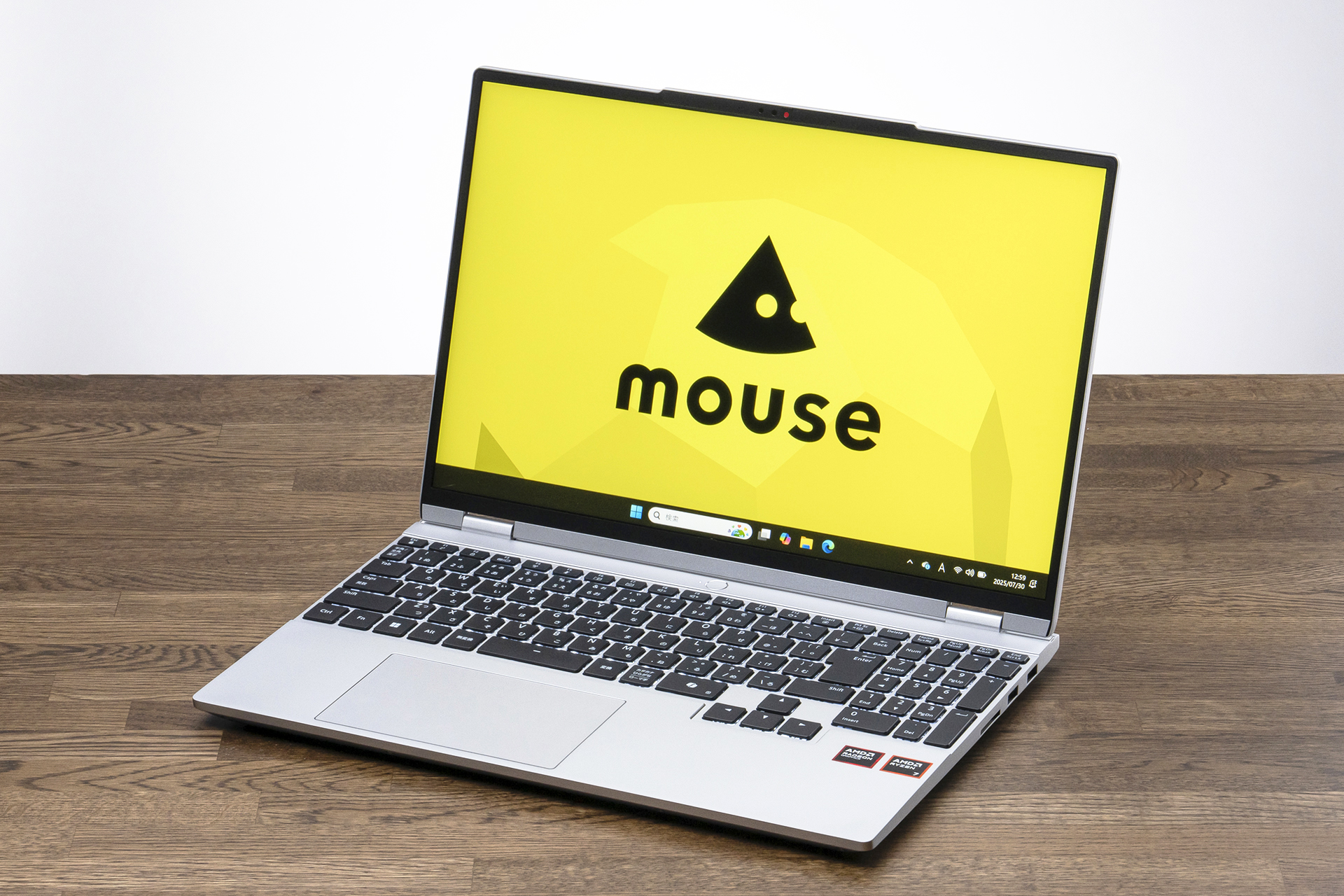 シルバートップが美しい「<a href="https://www.mouse-jp.co.jp/store/g/gmouse-b5a7a01sraecw101dec/?utm_source=mdmr&utm_medium=content-text&utm_campaign=2508_davinci_madnmr&utm_content=pr" class="strong nb" target="_blank">mouse B5-A7A01SR-A</a>」