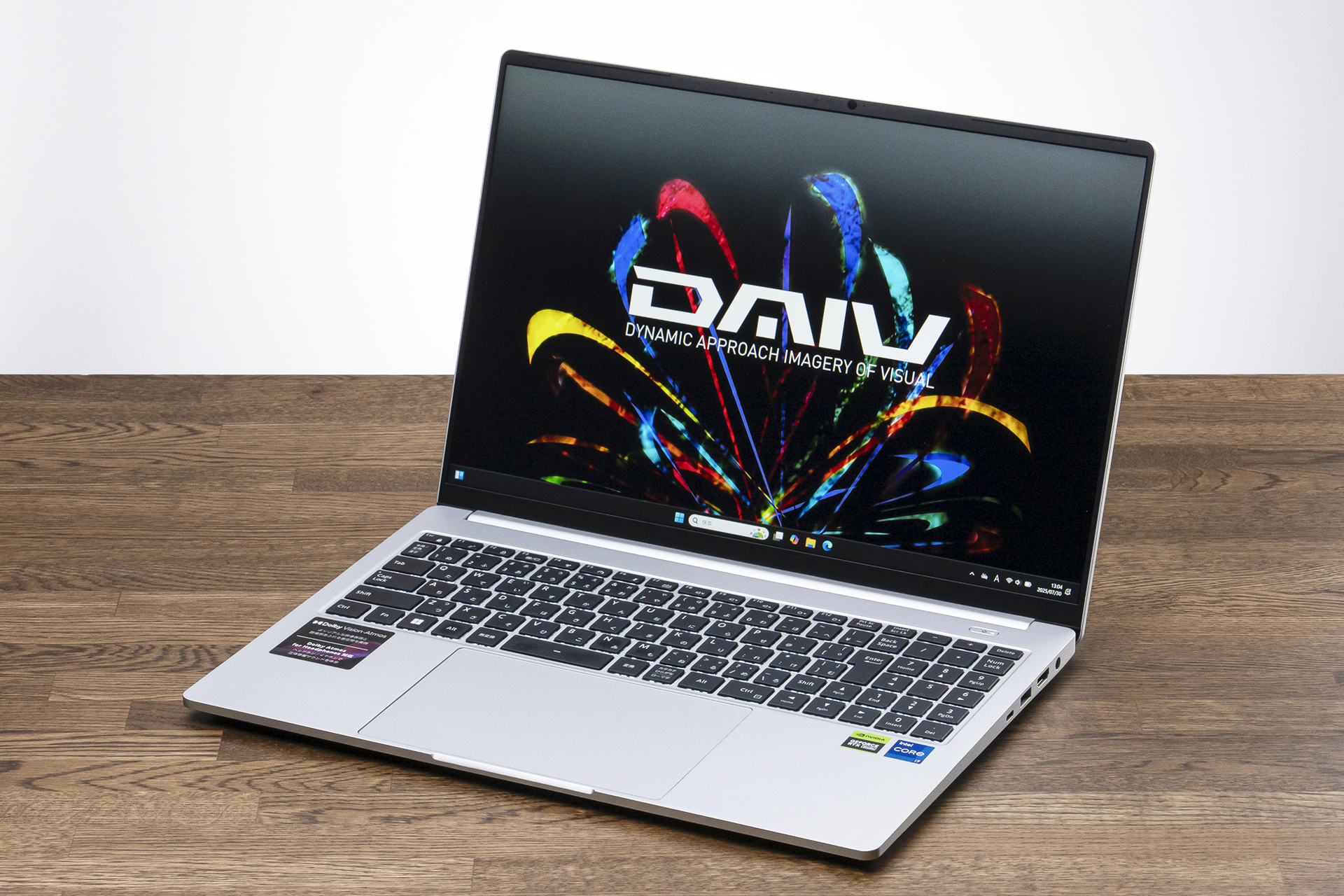 クリエイター向けの「DAIV」ブランドに属する「<a href="https://www.mouse-jp.co.jp/store/g/gdaiv-z6i7g60sraccw101dec/?utm_source=mdmr&utm_medium=content-text&utm_campaign=2508_davinci_madnmr&utm_content=pr" class="strong bn" target="_blank">DAIV Z6-I7G60SR-A</a>」