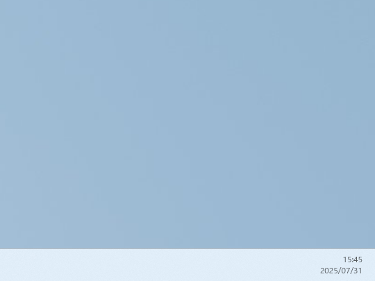 現行のセカンダリモニターのタスクバー（右端）。時計しか表示されず、クリックしても何も表示されない