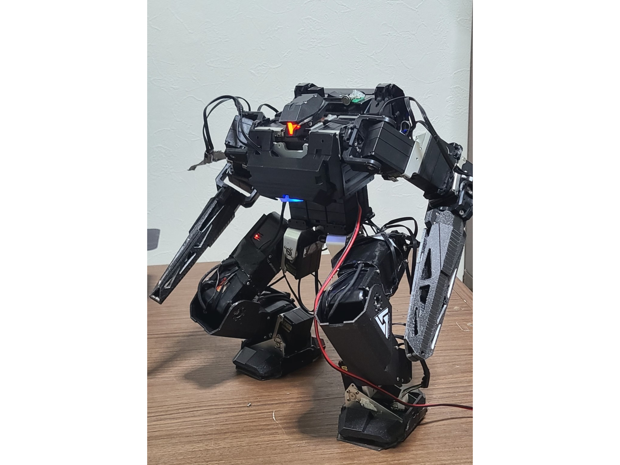 SFのヒューマノイドロボットそのものを目指した「04-DELTA」